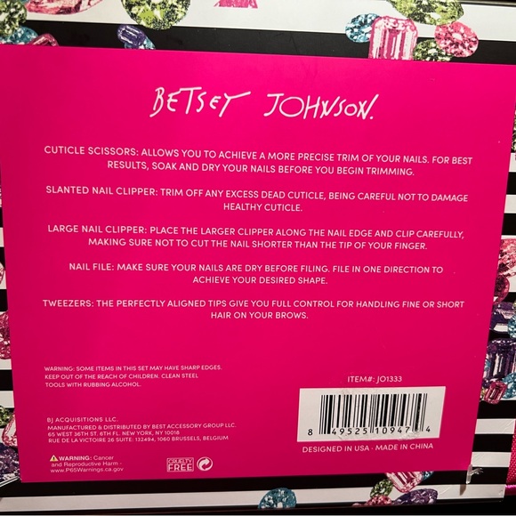 Betsey Johnson NWT Travel Groom Kit & Bag Great Size Pink Zip Closure - Picture 7 of 8